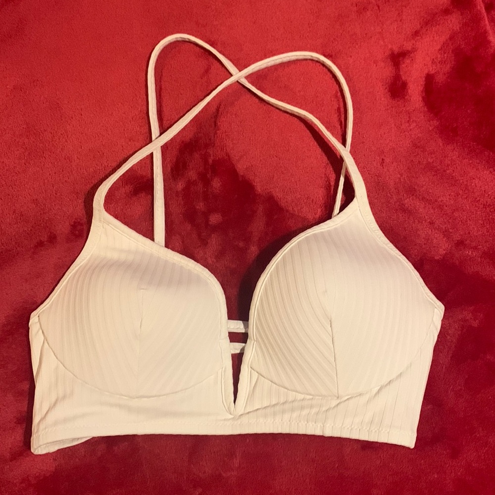 White Target bikini top, only worn once, size 34b w adjustable straps and back